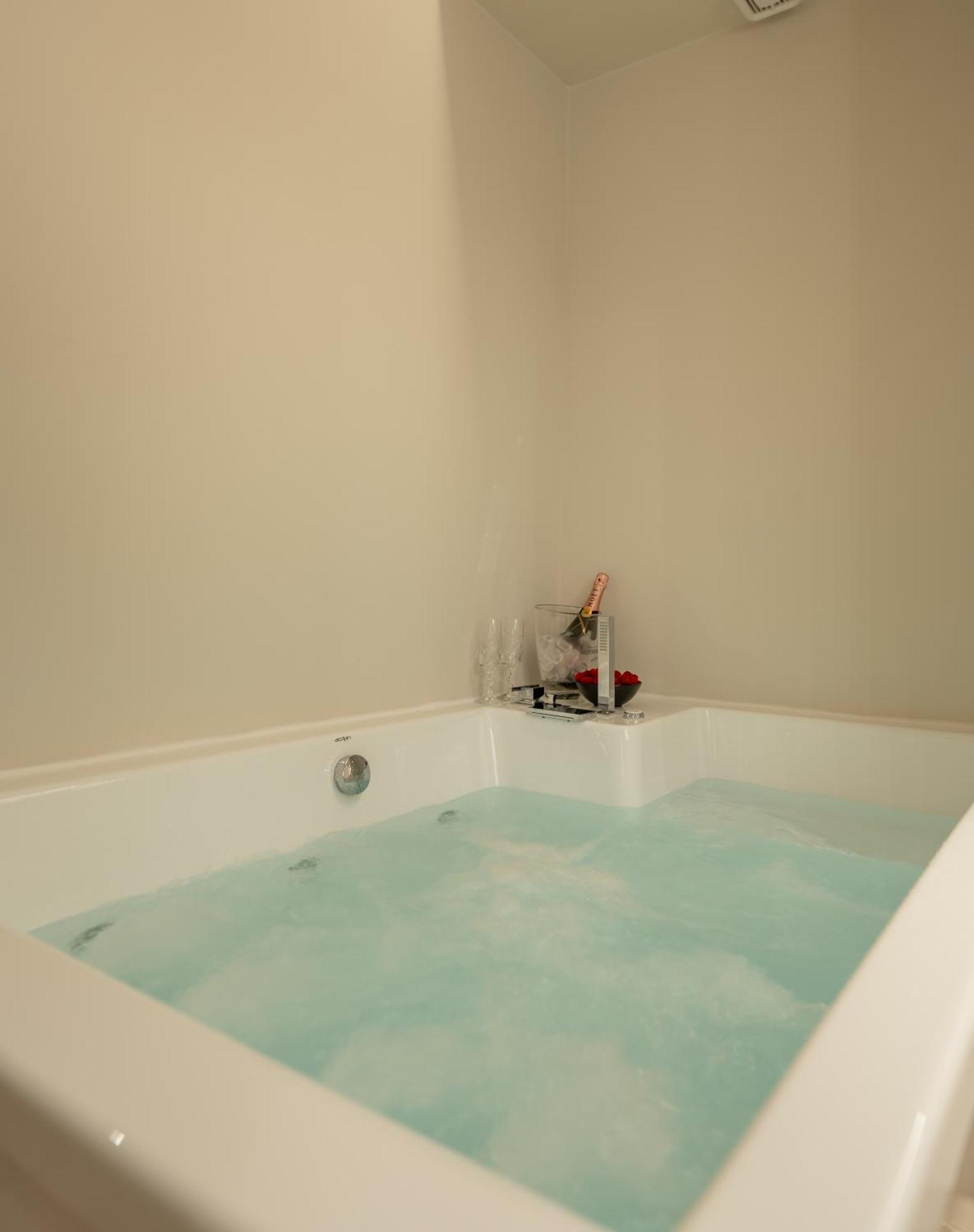Derouse Othon Suite With Hydromassage Jacuzzi Athen Exterior foto