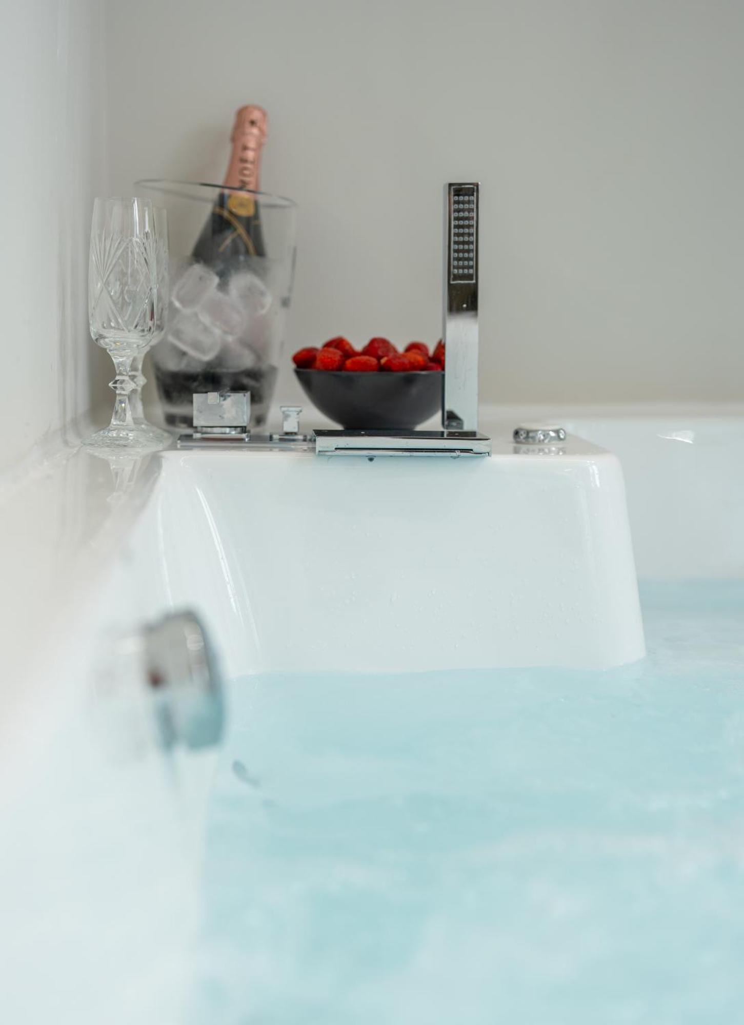 Derouse Othon Suite With Hydromassage Jacuzzi Athen Exterior foto